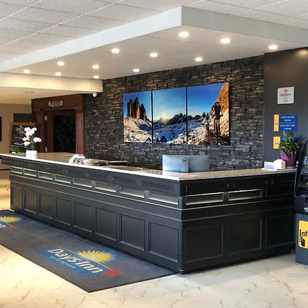 Days Inn & Conference Centre By Wyndham Camrose Norsemen Exterior photo