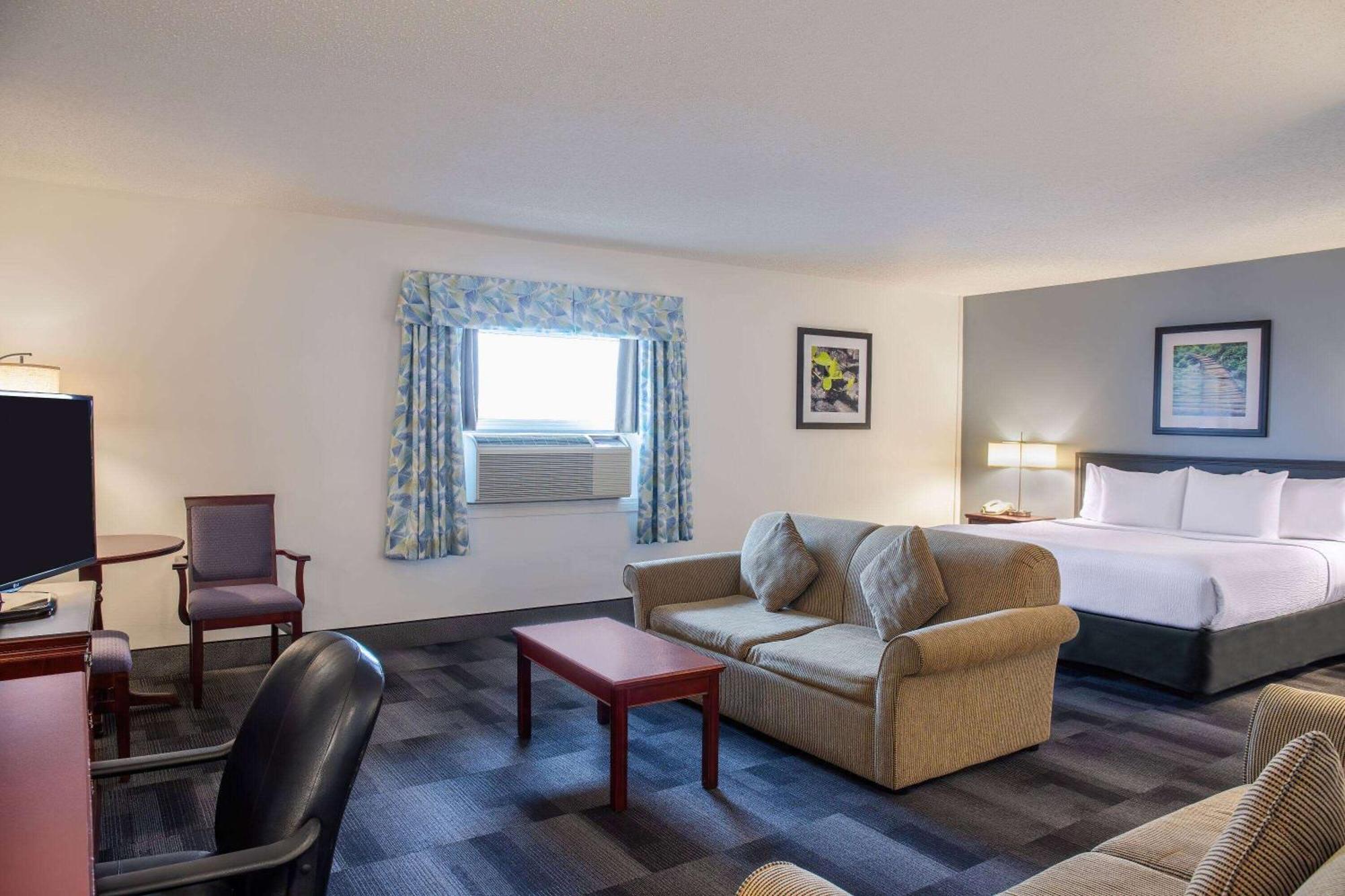 Days Inn & Conference Centre By Wyndham Camrose Norsemen Exterior photo