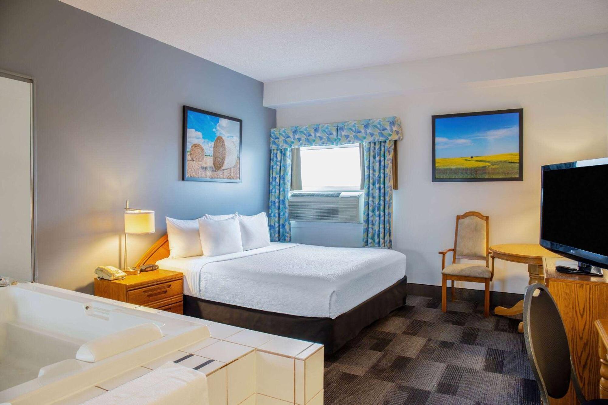 Days Inn & Conference Centre By Wyndham Camrose Norsemen Exterior photo