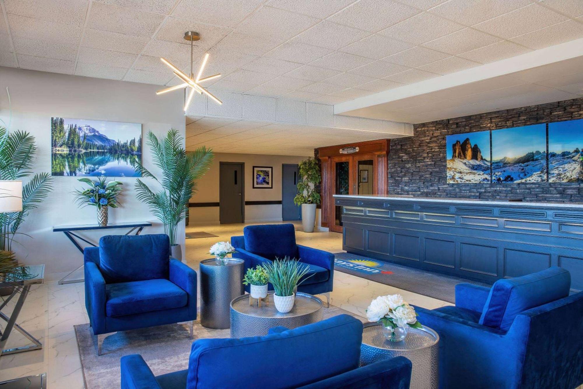 Days Inn & Conference Centre By Wyndham Camrose Norsemen Exterior photo